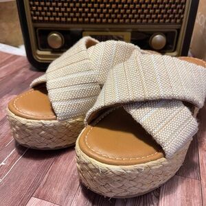 Universal Thread Tan Espadrille Platform Sandals